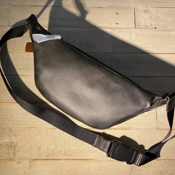 FINAL SALE! COACH MARVEL Belt Bag Patch Spiderman - Picture 9 of 16